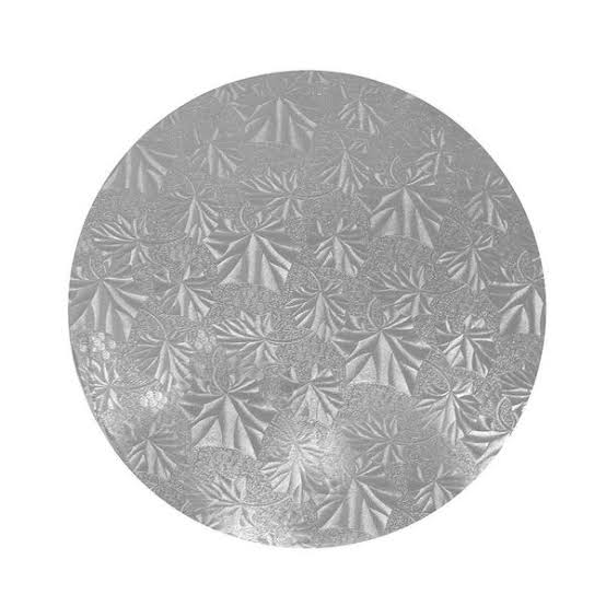 Silver Masonite Round Cake Boards featuring an embossed leaf pattern for elegant cake presentation.